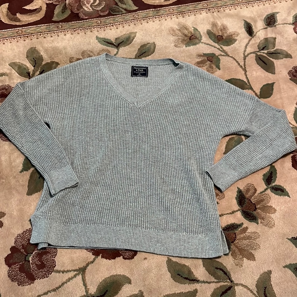 Abercrombie & Fitch gray knit V-neck sweater
